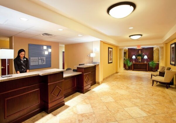 Holiday Inn Express & Suites Niagara Falls - Photo3