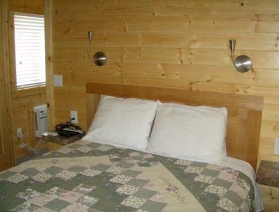 Lake Minden Camping Resort Cabin 1 - Photo3