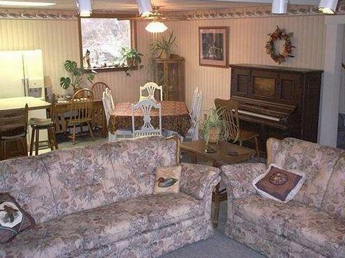 Daniels Lake Lodge Bed and Breakfast - Photo3