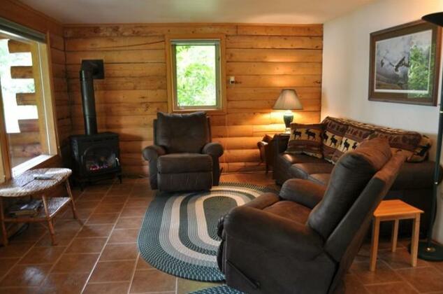 Daniels Lake Lodge Bed and Breakfast - Photo4