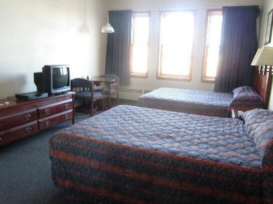 Aurora Inn and Executive Suites - Photo2