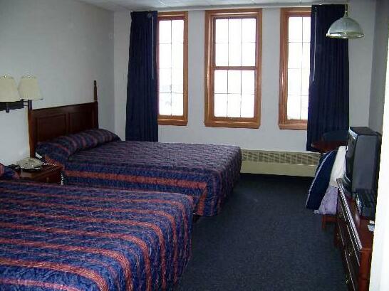 Aurora Inn and Executive Suites - Photo4