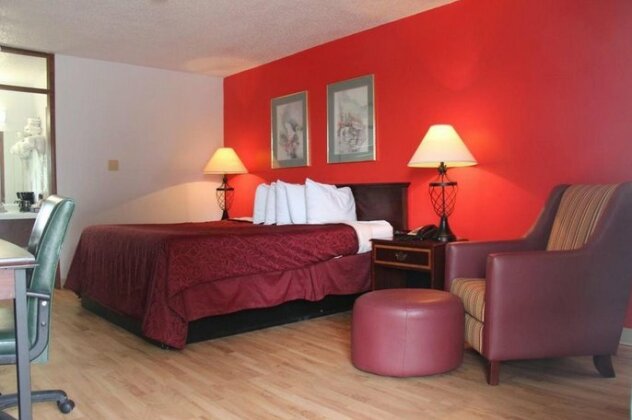 Norfolk Country Inn and Suites - Photo4