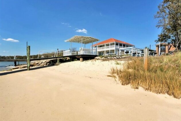 Light House Grand Suite Luxury Bayfront House Sleeps 10 Private Cabanas Fire Pits and 100 Pier