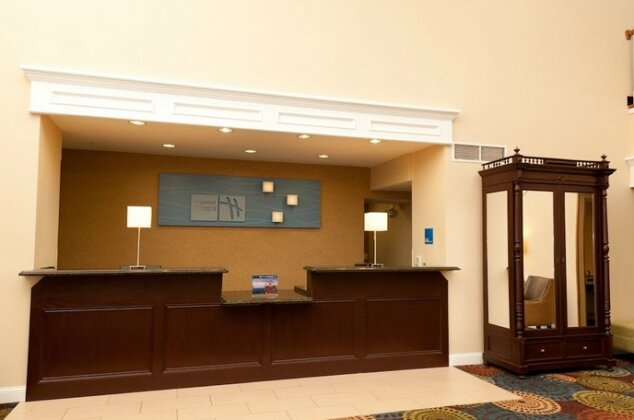 Holiday Inn Express Hotel & Suites Bloomington-Normal University Area - Photo4
