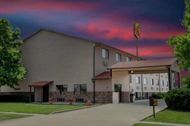 Super 8 by Wyndham Normal Bloomington - Photo2