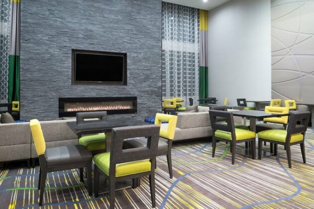Holiday Inn Express and Suites Norman - Photo3