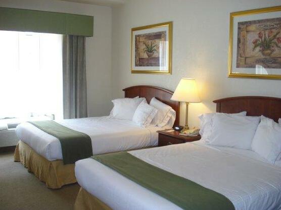 Holiday Inn Express Hotel & Suites-North East - Photo2