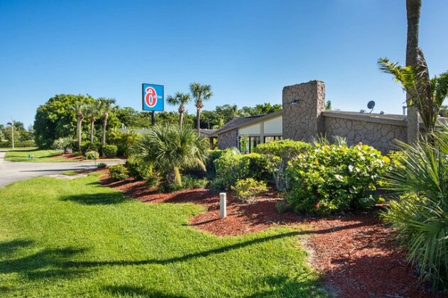 Motel 6 North Fort Myers - Photo2