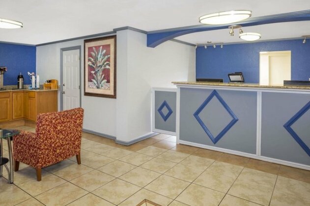 Travelodge by Wyndham Fort Myers North - Photo3