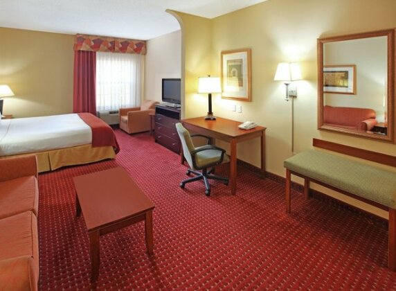 Holiday Inn Express Hotel & Suites North Little Rock - Photo4