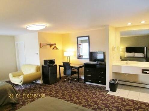 Americas Best Value Inn Providence-North Scituate - Photo4