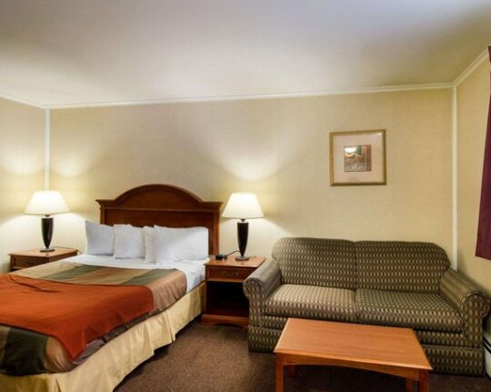 Econo Lodge Inn & Suites Northborough - Photo5