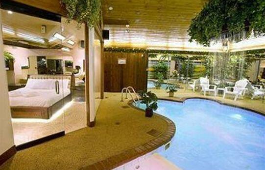 Sybaris Pool Suites