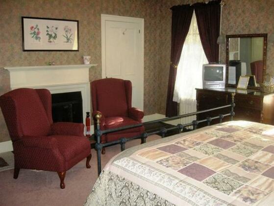 Centennial House Bed and Breakfast - Photo3