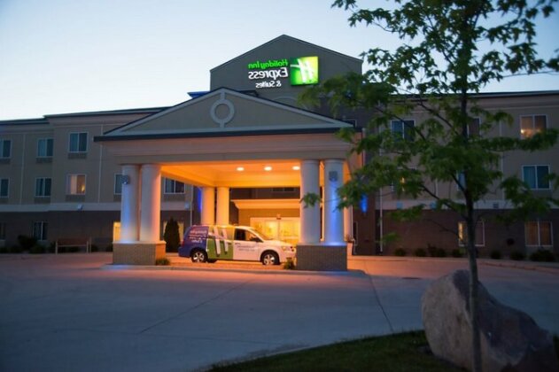 Holiday Inn Express & Suites Northwood - Photo2