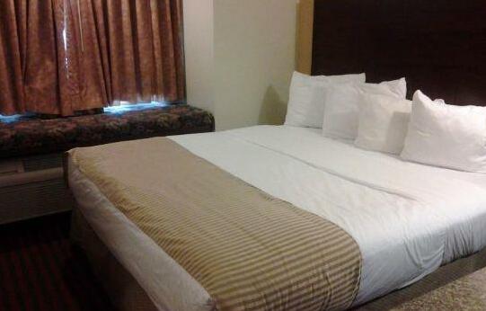 Bridgepointe Inn & Suites Toledo-Perrysburg-Rossford-Oregon-Maumee by Hollywood Casino - Photo4