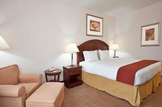 Holiday Inn Express Hotel & Suites Detroit - Farmington Hills - Photo3