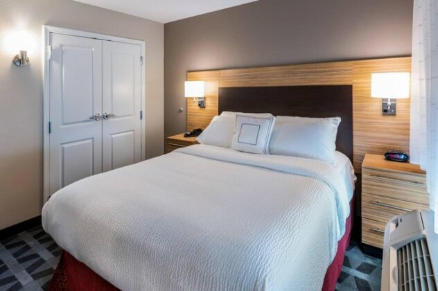 TownePlace Suites by Marriott Milwaukee Oak Creek - Photo3