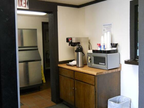 Value Inn Motel - Mitchell Airport South - Photo2