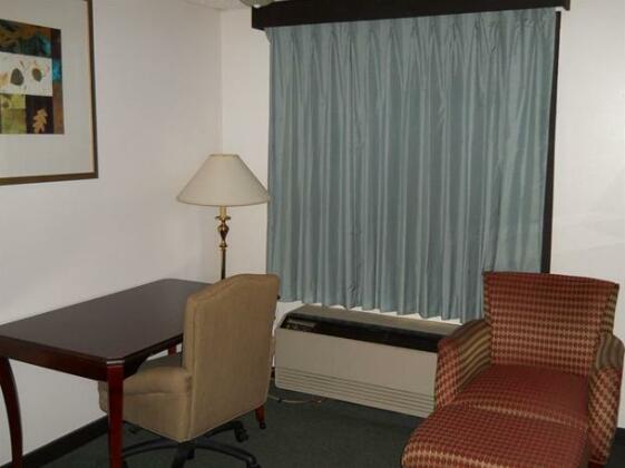 Value Inn Motel - Mitchell Airport South - Photo4
