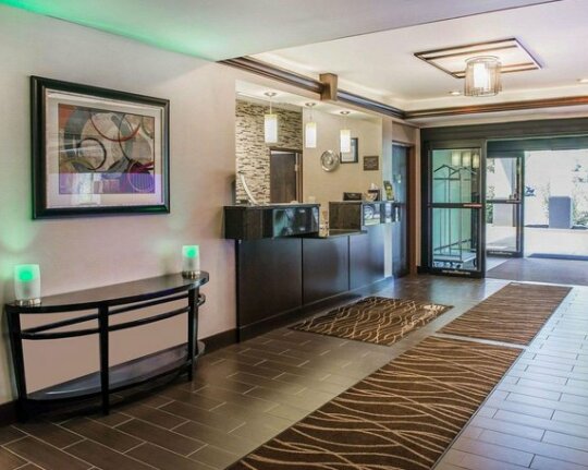 Comfort Inn & Suites Butler - Photo5