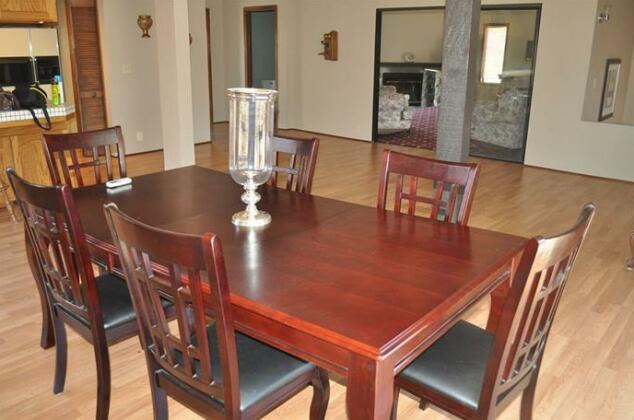 Mountain Trail Lodge and Vacation Rentals - Photo2