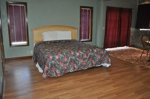 Mountain Trail Lodge and Vacation Rentals - Photo3