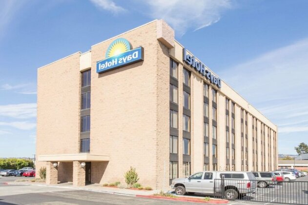 Days Hotel by Wyndham Oakland Airport Coliseum