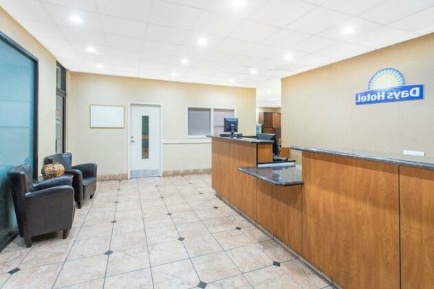 Days Hotel by Wyndham Oakland Airport Coliseum - Photo2