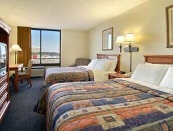 Days Hotel by Wyndham Oakland Airport Coliseum - Photo3