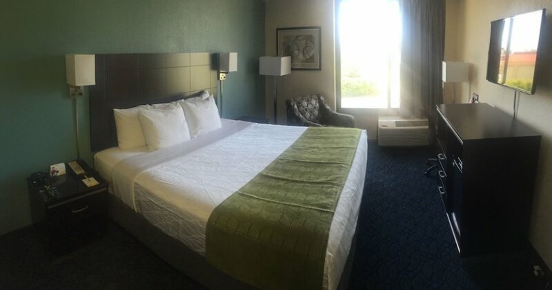 Days Hotel by Wyndham Oakland Airport Coliseum - Photo4