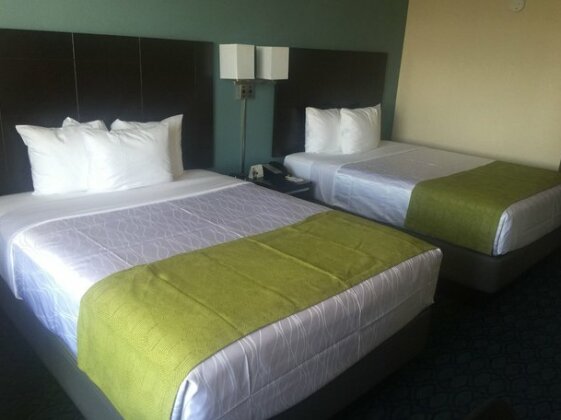Days Hotel by Wyndham Oakland Airport Coliseum - Photo5