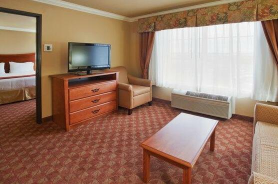 Holiday Inn Express & Suites Oakland - Airport - Photo2