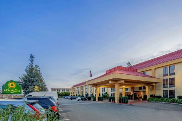 La Quinta Inn & Suites Oakland Airport Coliseum - Photo4