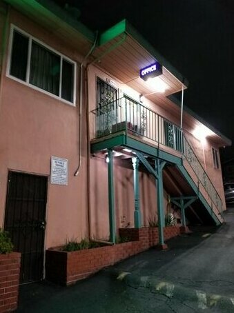 Travis Lodge Motel 16