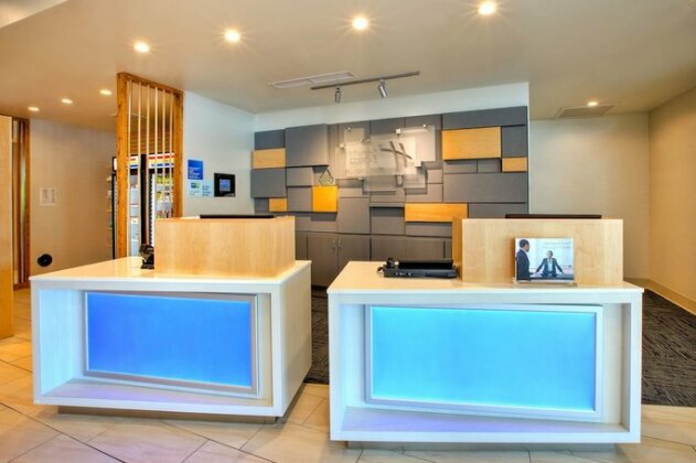 Holiday Inn Express & Suites New Castle - Photo4