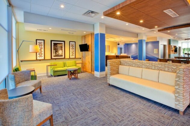 Holiday Inn Express & Suites New Castle - Photo5