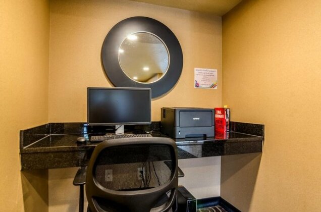 Cobblestone Inn and Suites-Oberlin - Photo4