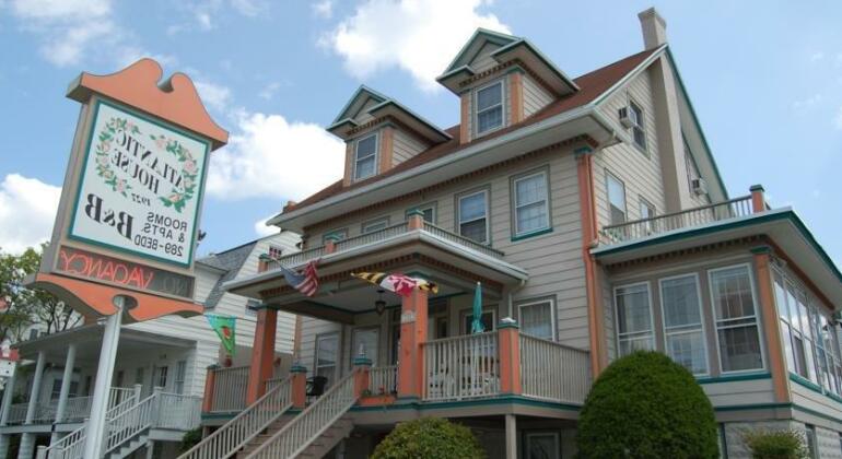 Atlantic House Bed and Breakfast - Photo2