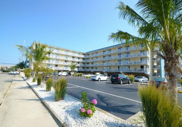 Coastal Palms Inn and Suites - Photo2