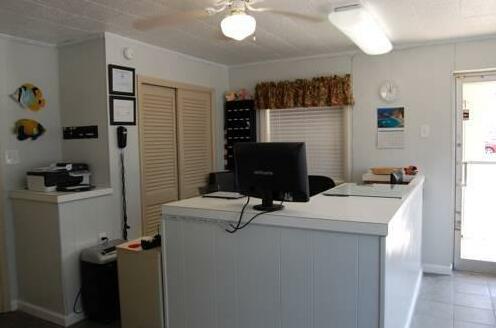 Crystal Sands Motel - Photo2