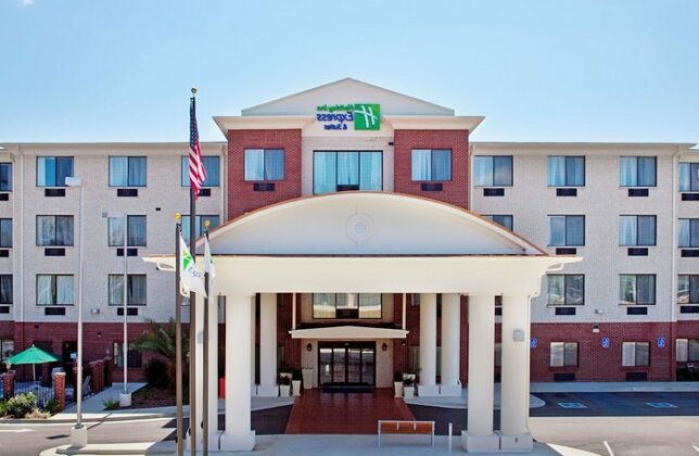 Holiday Inn Express Hotel & Suites Biloxi- Ocean Springs - Photo2