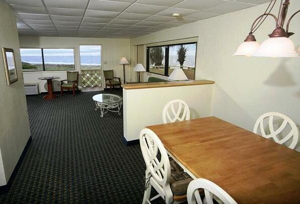 Oceanside Inn and Suites - Photo5