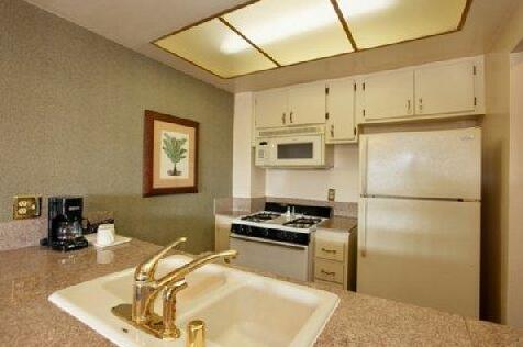 Oceanside Marina Suites - A Waterfront Hotel - Photo4