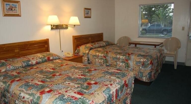 Lakeview Inn & Suites Okeechobee - Photo2
