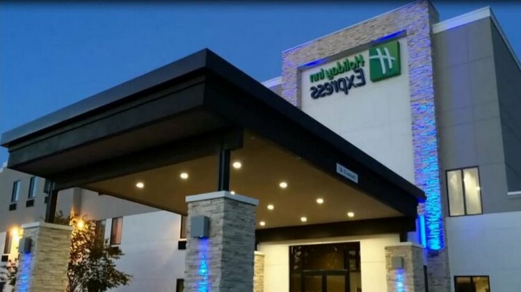Holiday Inn Express & Suites - Oklahoma City Airport