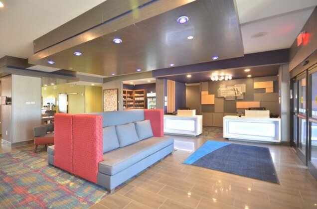 Holiday Inn Express & Suites Oklahoma City Mid - Arpt Area - Photo4