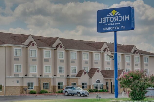 Microtel Inn & Suites by Wyndham Oklahoma City Airport - Photo2