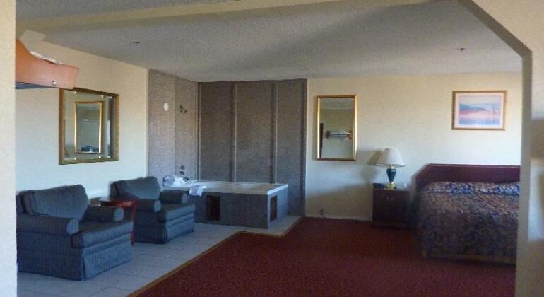 Park Hill Inn and Suites - Photo4